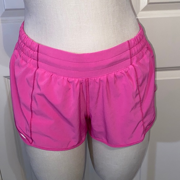 lululemon athletica Pants - NWOT 2.5” lululemon Sonic Pink Hotty Hot Shorts